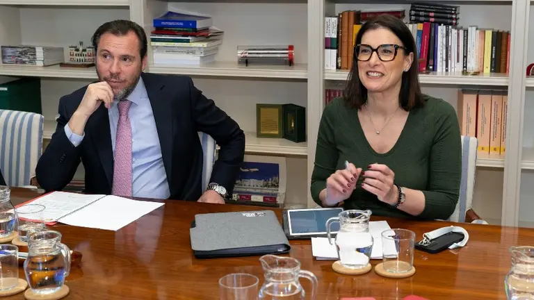 Reuni&oacute;n entre los pol&iacute;ticos.