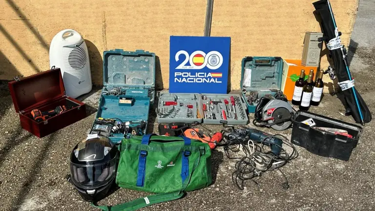 Material incautado a los detenidos.