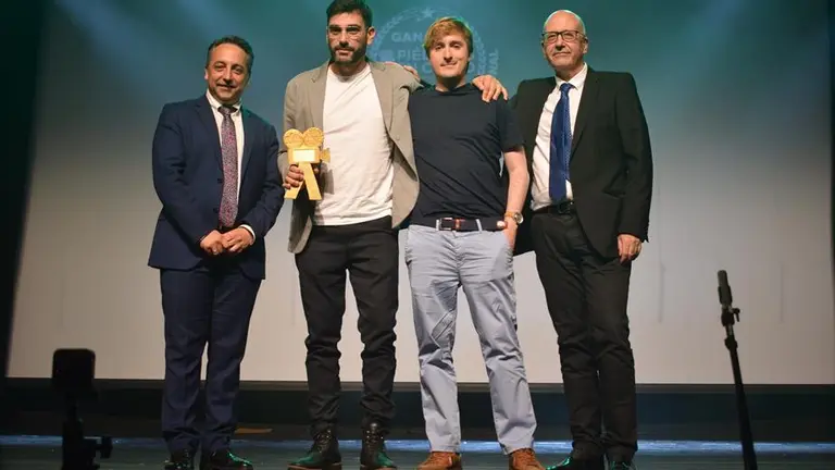 Entrega del galard&oacute;n al mejor cortometraje 'Par&iacute;s 70'.