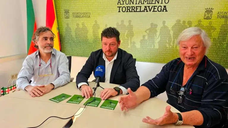 Presentaci&oacute;n de la Feria y el reparto de los tomates.