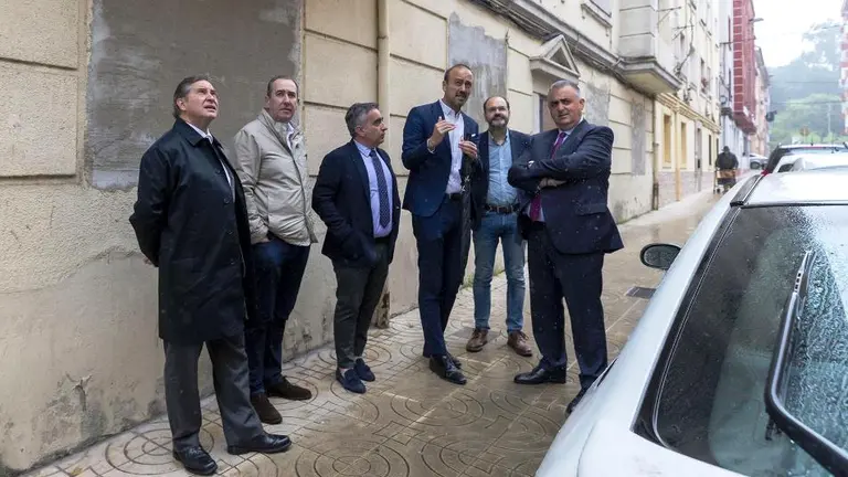 Visita del consejero de Fomento, Roberto media, a Torrelavega.