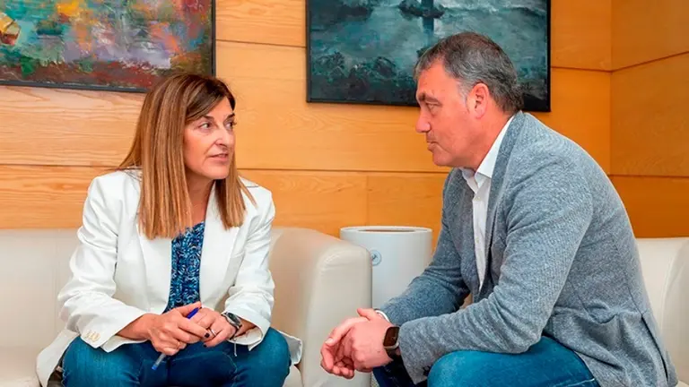 Reunión entre los dos políticos.