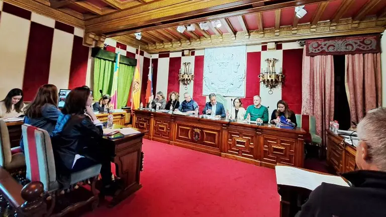 Ediles en el Pleno de Camargo.