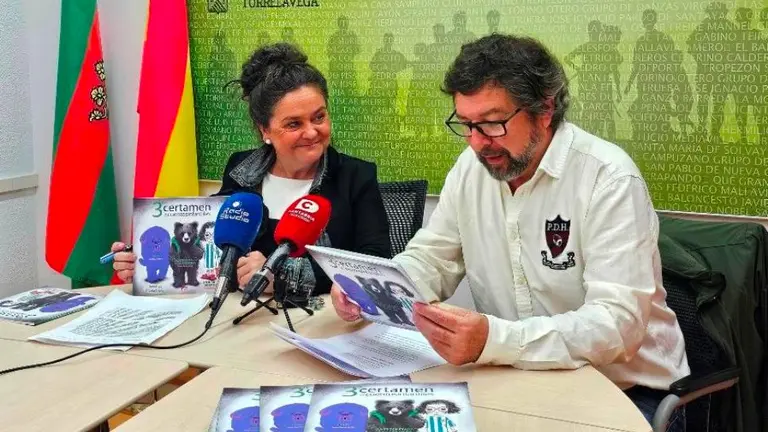 Presentaci&oacute;n del certamen de cuentos infantiles en Torrelavega.