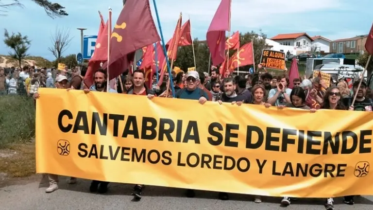Manifestación en mayo entre Loredo y Langre, convocada por Cantabristas. R.A.