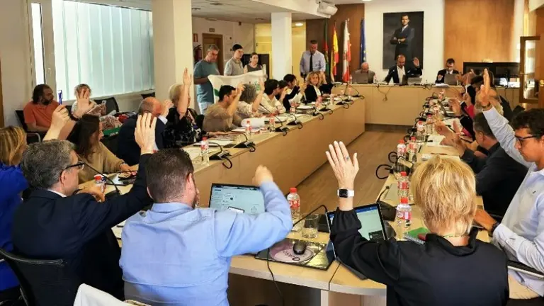 Concejales en el Pleno de Torrelavega.