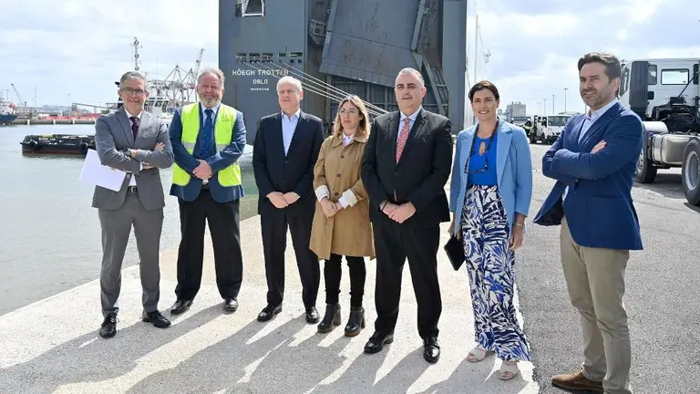 Las autoridades pol&iacute;ticas en la inauguraci&oacute;n en las obras del puerto.