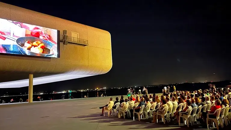 Centro Bot&iacute;n  y muestra de cine y creatividad.