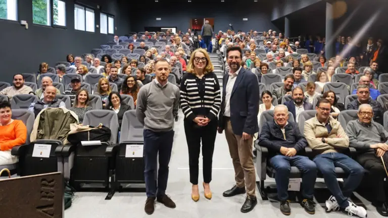 Acto de inauguraci&oacute;n del cine teatro en la Casa de Cultura.