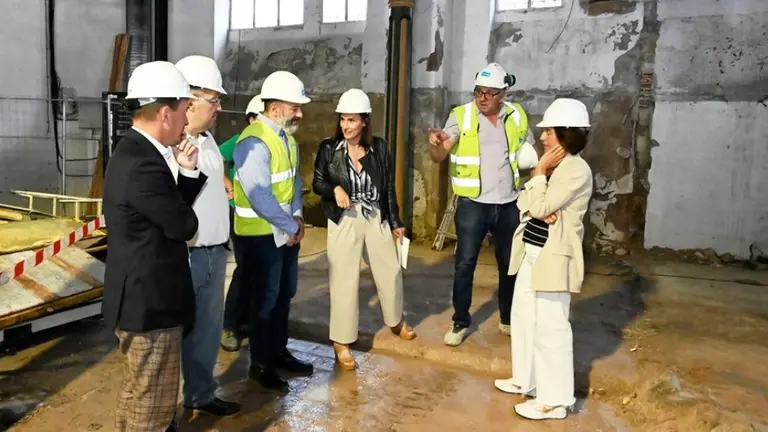 Visita a la reforma d e la planta baja del Mercado.