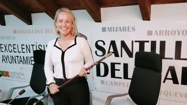 La alcaldesa de Santillana del Mar, Sara Izquierdo (PRC). R.A.