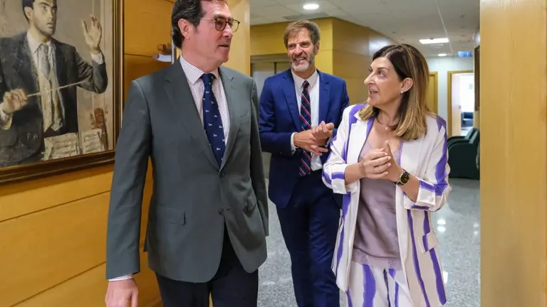 Reuni&oacute;n de la presidenta de Cantabria con la patronal nacional.