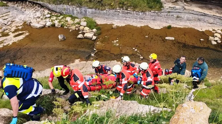 Evacuado el francés de los acantilados.
