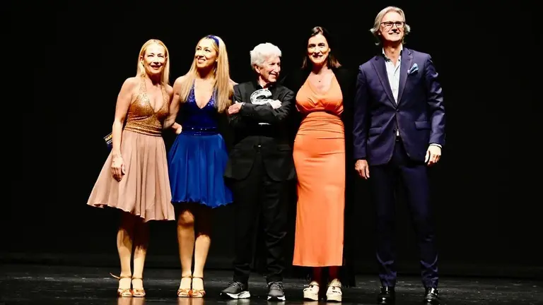 Un momento de la Gala y la entrega del premio.