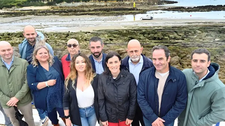 Un momento de la inauguraci&oacute;n de la rehabilitaci&oacute;n de la estatua.