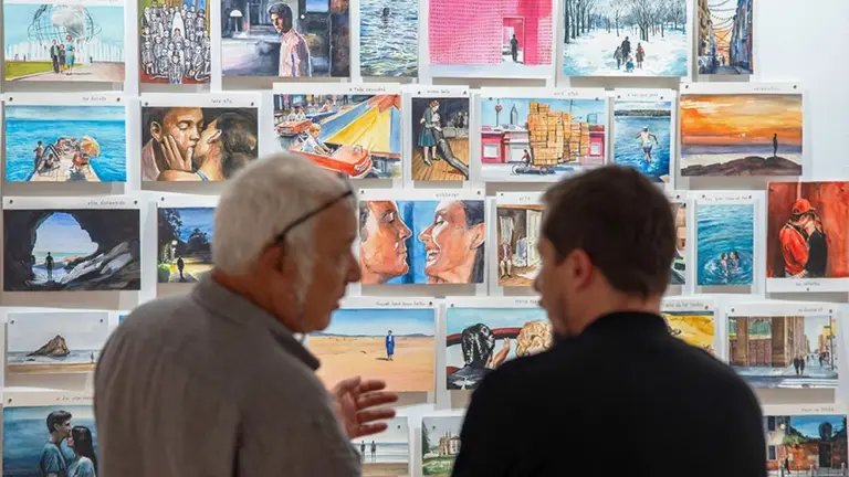 Visitantes a la feria.