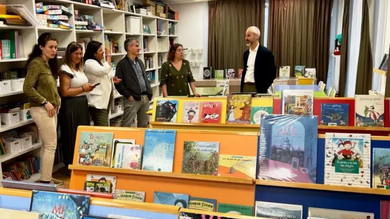 El consejero de Educación, Sergio Silva, visitó Noja.