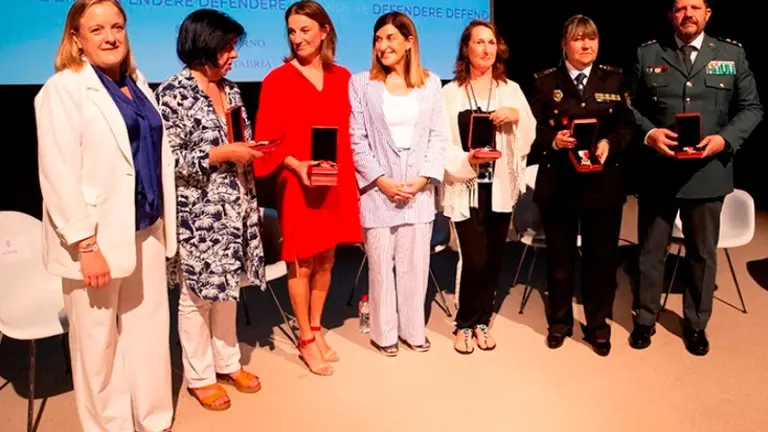 La presidenta de Cantabria, María José Sáenz de Buruaga, preside el acto de recuerdo y homenaje a las víctimas del terrorismo y la entrega de medallas de la Comunidad Autónoma. 

27 jun 24