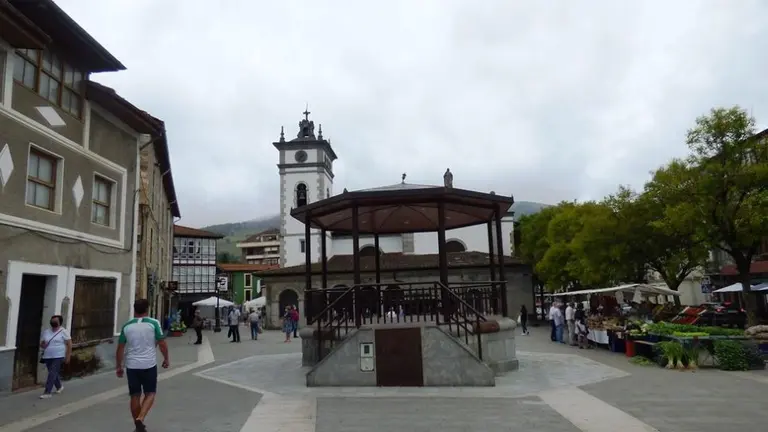 Plaza de los Duques de la Victoria- R. A.