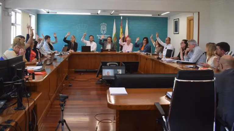 Concejales en el Pleno de Piélagos.