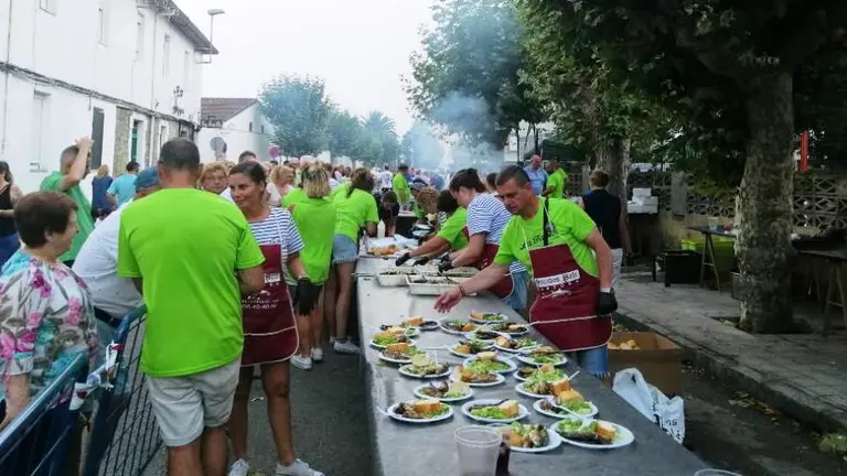 Sardinada en las fiestas del Carmen en Santo&ntilde;a. R.A.