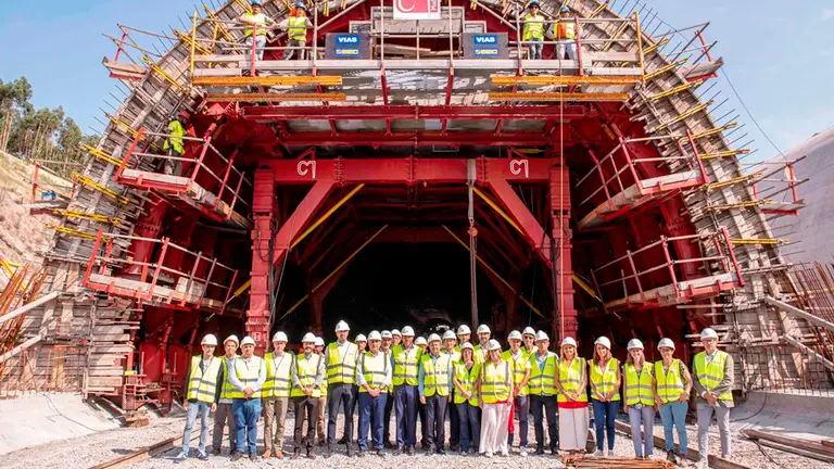 Las autoridades políticas asistentes al acto.
