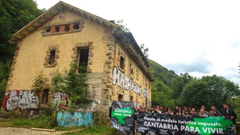 Participante en la protesta en Vega de Pas.