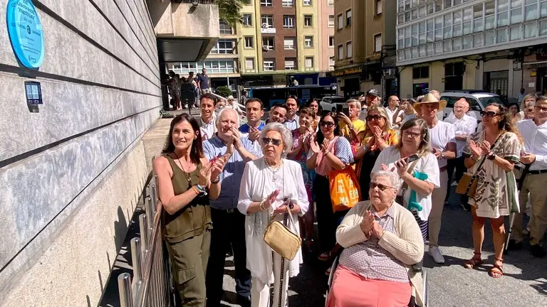 Descubrimiento de la placa.