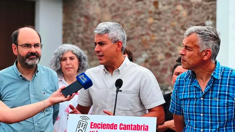 Representantes del PSOE en Viérnoles.