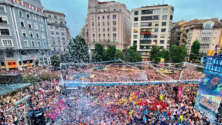 Chupinazo en las fiestas de Santiago de Santander.