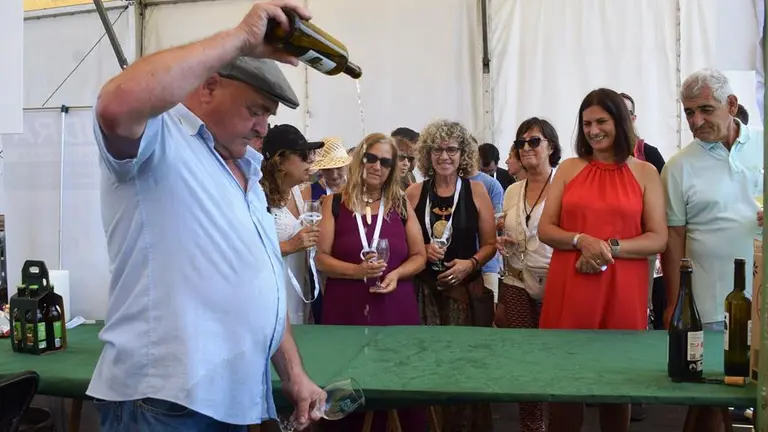 Expositores de sidra en Liencres.