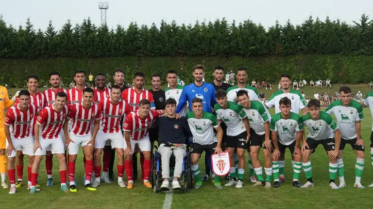 Alineaciones de los dos equipos en el encuentro de pretemporada.