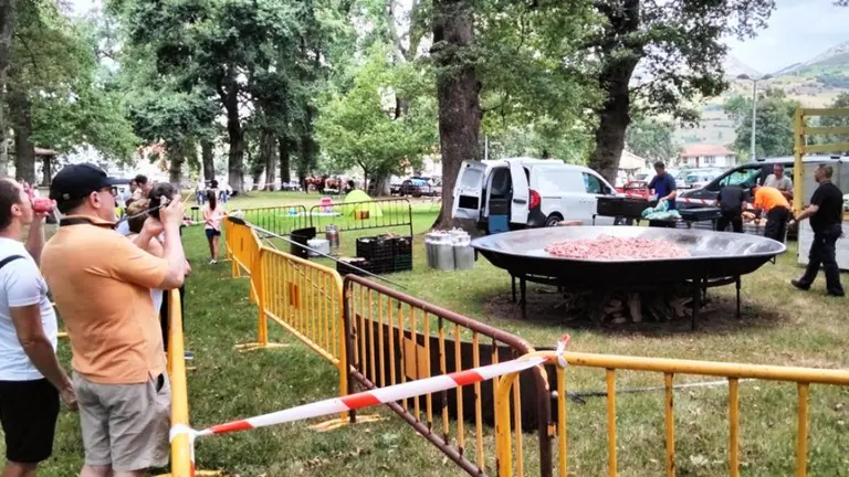 Preparaci&oacute;n de la paella en Soba. R.A.