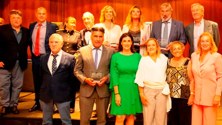 Presidencia de los premios Emboques de Oro.