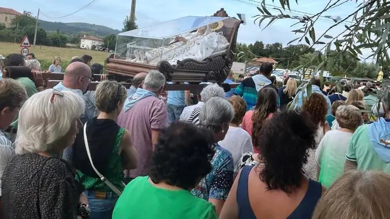 Los vecinos participaron en la procesi&oacute;n por las calles de Escalante.