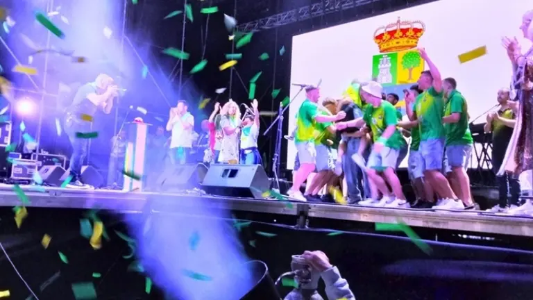 Disparo de confet&iacute; al final del preg&oacute;n. R.A.