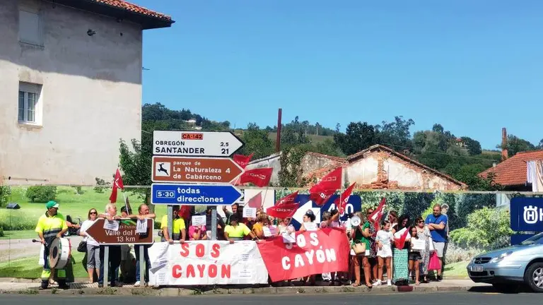 Concentraci&oacute;n del personal del Ayuntamiento de Santa Mar&iacute;a de Cay&oacute;n.