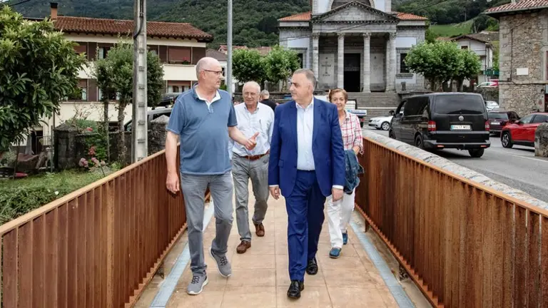 Visita institucioonal del consejero al municipio de Arredondo.
