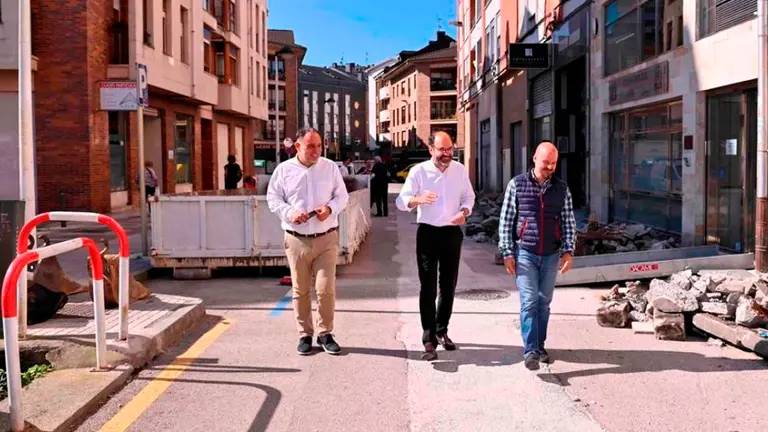 Obras en la calle de Torrelavega.