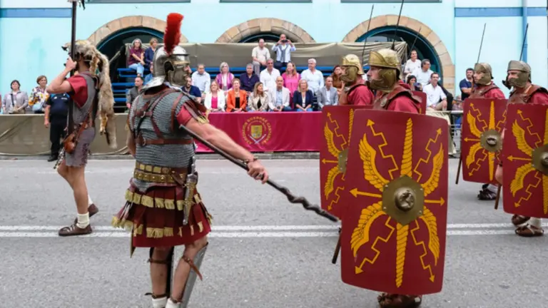 Desfile de romanos en Los Corrales de Buelna.