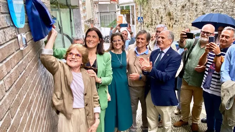 Placa a Casado Soto en Santander.