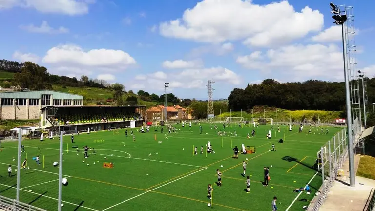Campo de fútbol de hierba artificial de La Concha, en Villaescusa.