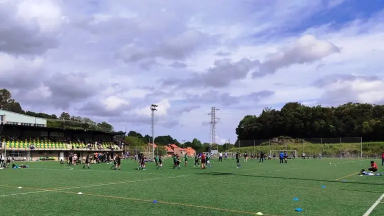 Campo de fútbol de hierba artificial de Villaescusa. Facebook