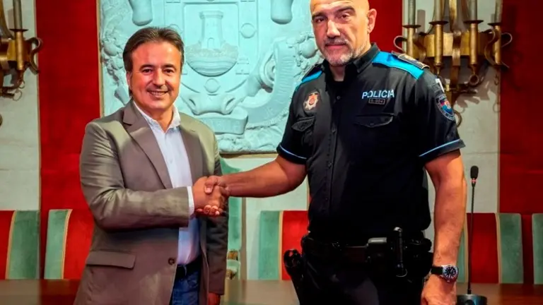 Movellán y Ramos en la recepción en el Ayuntamiento de Camargo.