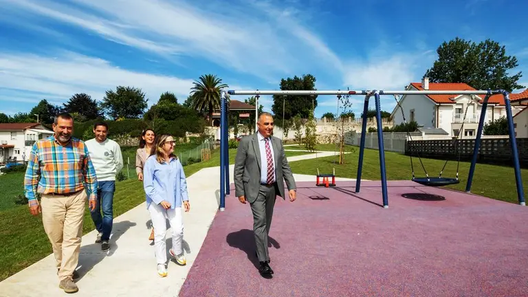 Visita del consejero de Fomento a Santa Cruz de Bezana.