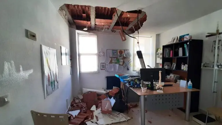 Derrumbe del techo del centro de salud de Reinosa.