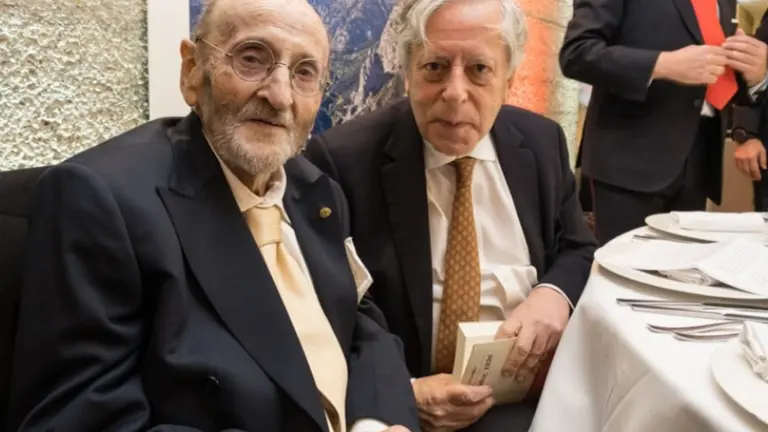 Álvaro Pombo, a la izquierda.