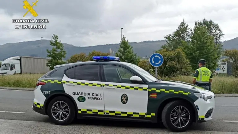 Vigilancia de trafico de la Guardia Civil.
