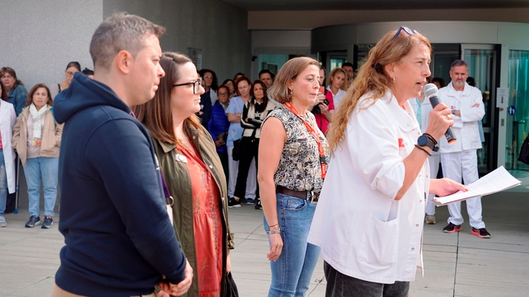 Concentración frente al Hospital Tres Mares en Reinosa.