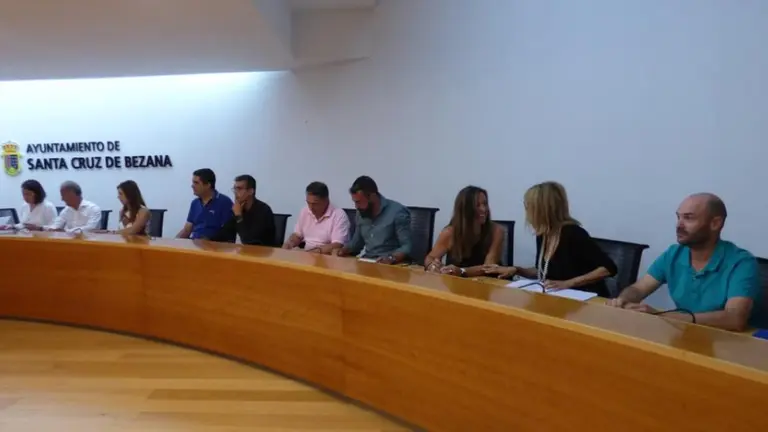 Concejales en el Pleno de Santa Cruz de Bezana. R.A.